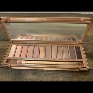 Naked 3 eyeshadow palette